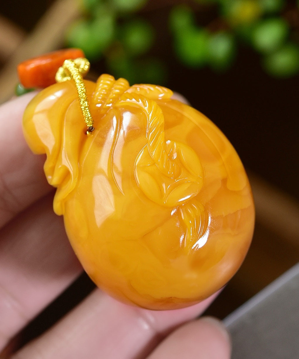 Natural Chicken-Fat Yellow Amber Lucky Bag Pendant Necklace